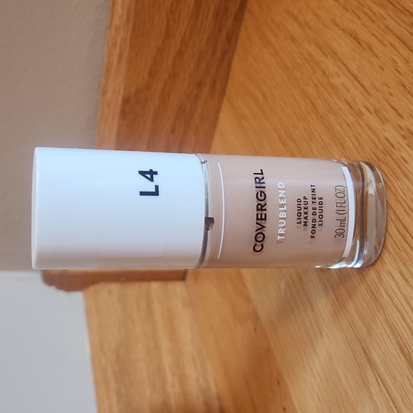 NWT Covergirl Trublend Foundation - Picture 1 of 3